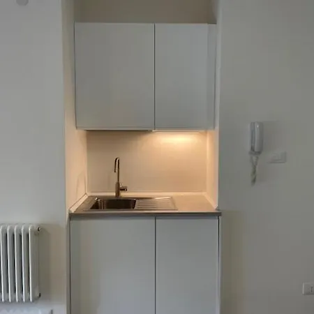 Monolocale Con Terrazzo Апартаменты Модена