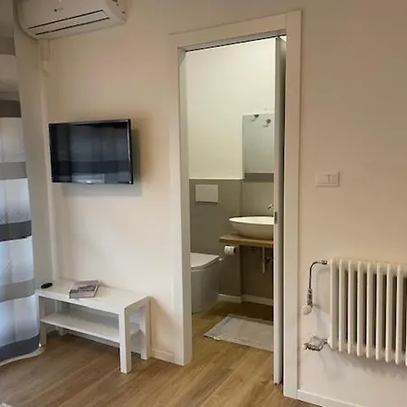 Monolocale Con Terrazzo Апартаменты Модена