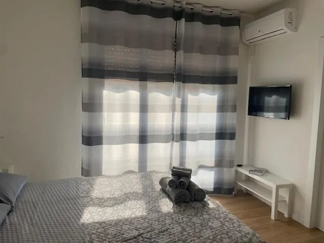 Monolocale Con Terrazzo * מודנה